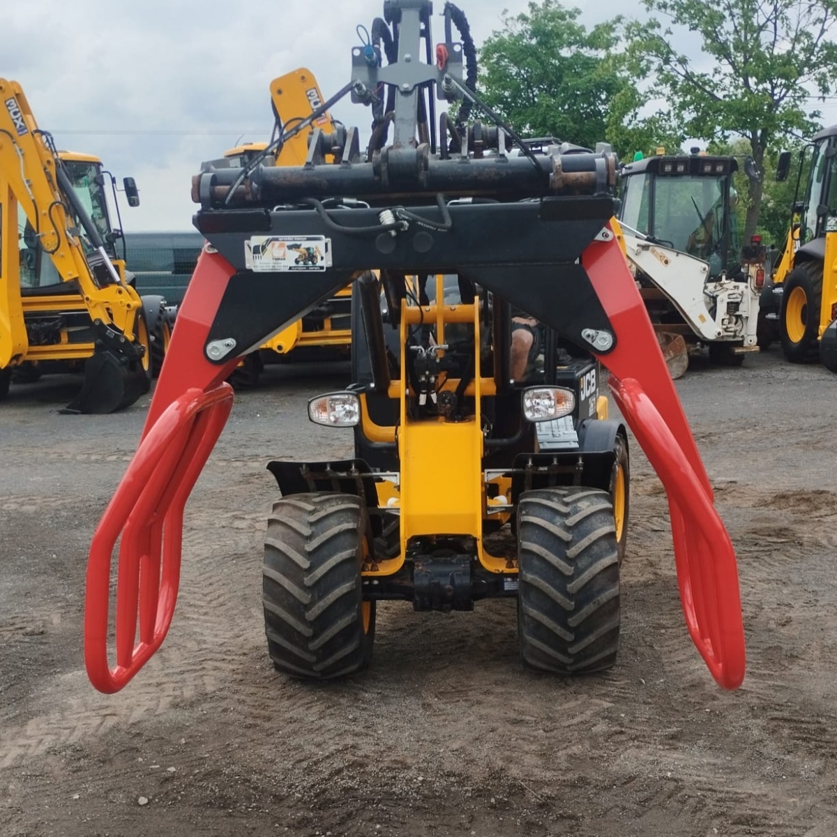 CHWYTAK DO BEL SIANA, BALOTÓW NA 2 SIŁOWNIKI JCB CAT KOMATSU CASE BOBCAT JOHN DEERE  NEW HOLLAND