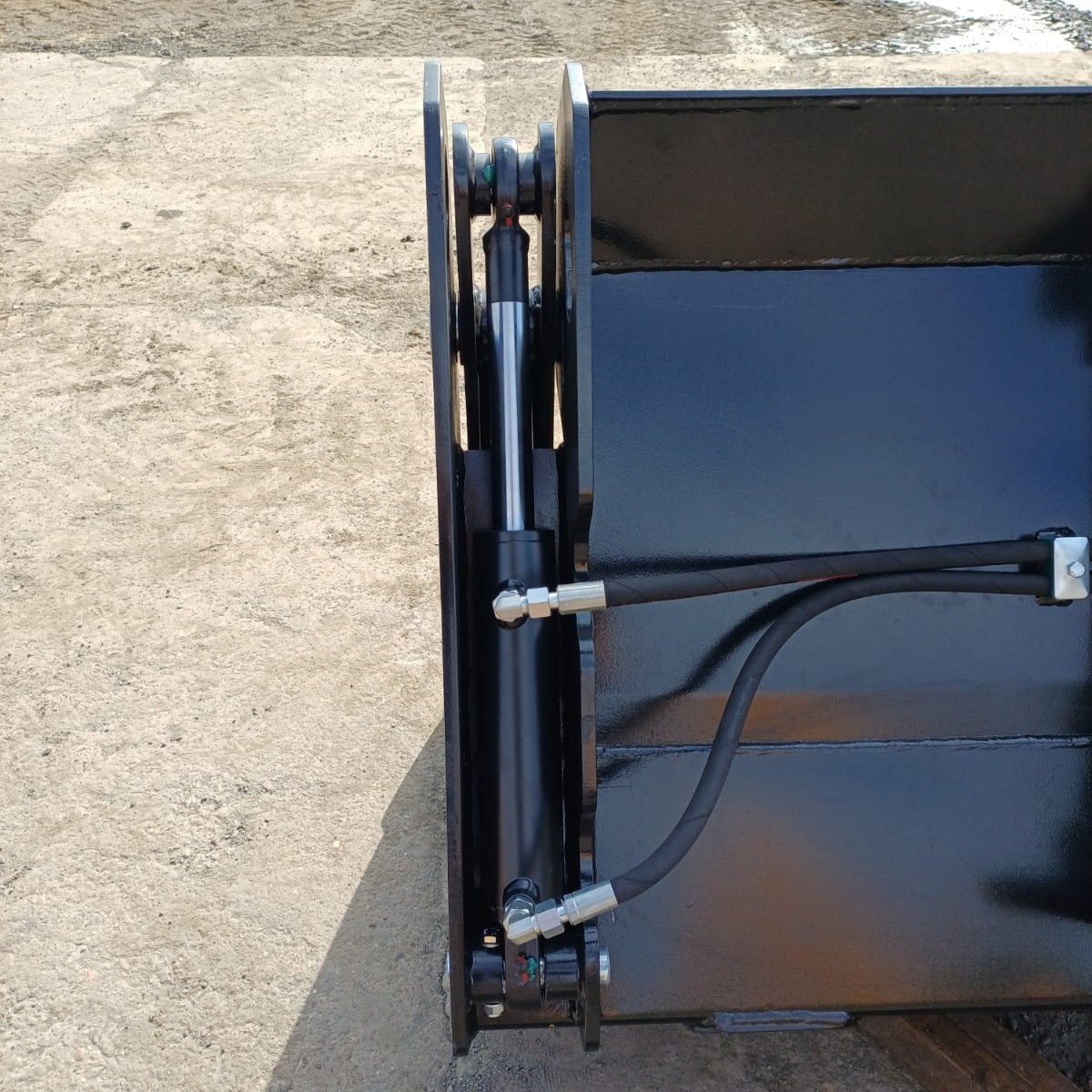 IMG-20250908-WA0012 Łyżka 4W1 2350mm Q-FIT JCB