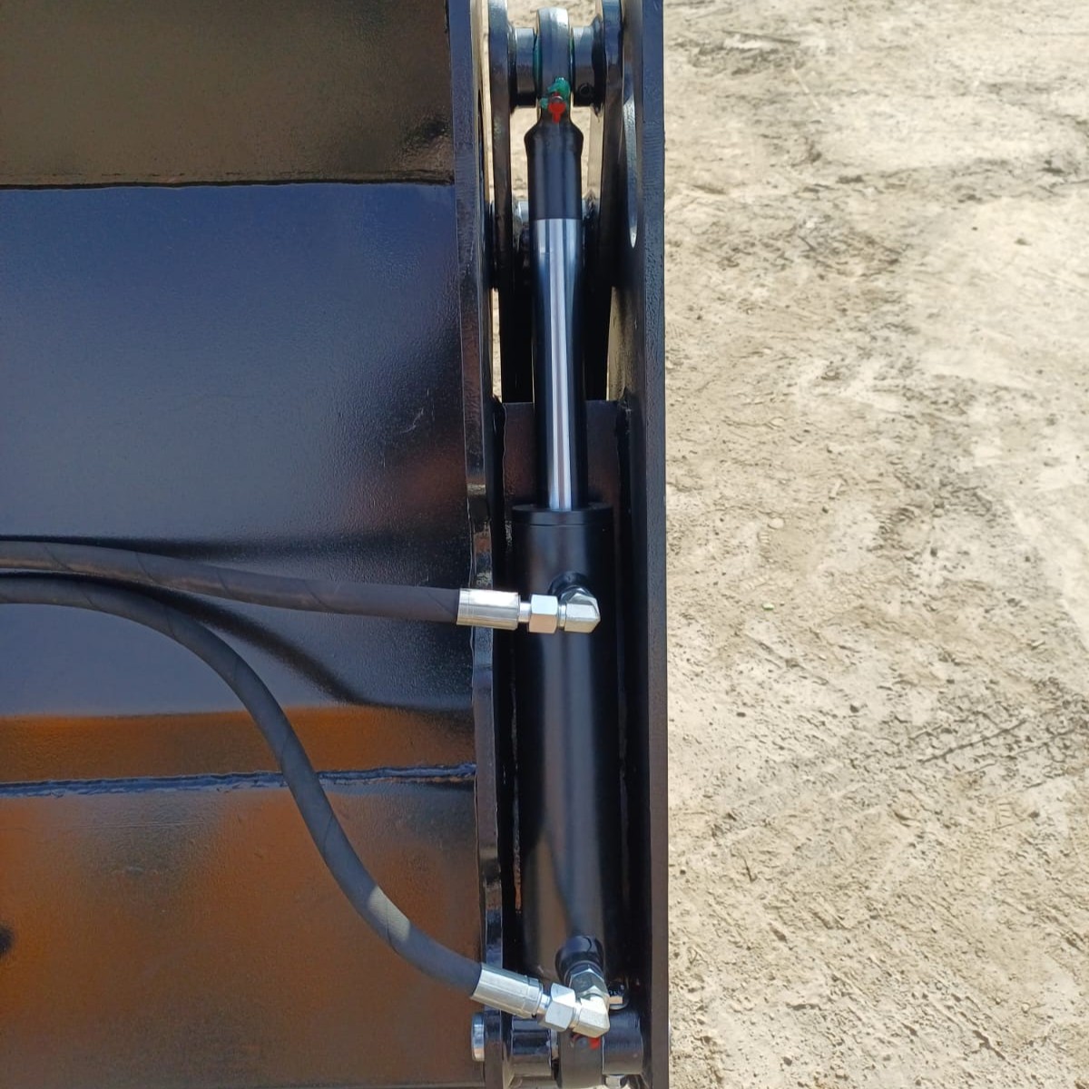 IMG-20250908-WA0014 Łyżka 4W1 2350mm Q-FIT JCB