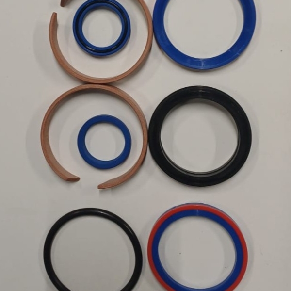 Zestaw uszczelniaczy siłownika hydraulicznego 991/00036 OEM